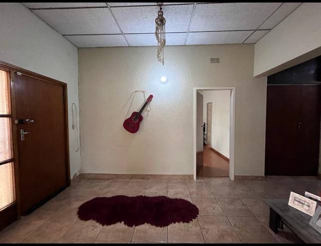 8 BEDROOM HOUSE FOR SALE IN MALVERN